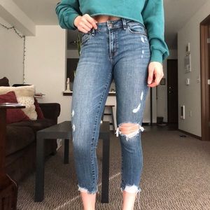 Low rise ripped ankle jeans 🦋